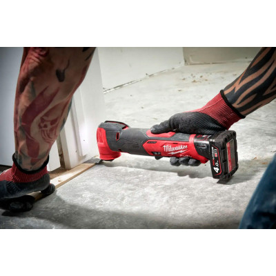 Аккумуляторный мультиинструмент Milwaukee M12 FMT-0, без акб и з/у