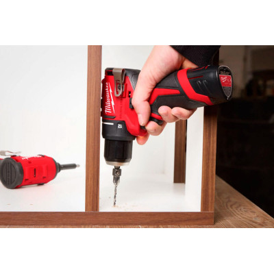 Аккумуляторная ударная дрель-шуруповерт Milwaukee M12 BLPDRC-402С, 2 акб M12 B4, з/у C12 C, кейс Kitbox