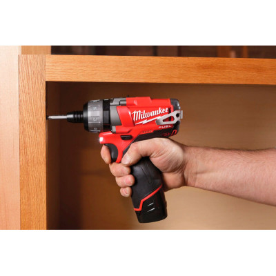 Аккумуляторный шуруповерт Milwaukee M12 CD-0, без акб и з/у Аккумуляторный шуруповерт Milwaukee M12 CD-0, без акб и з/у