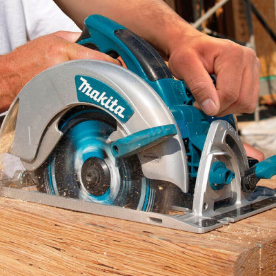 Ручная дисковая пила Makita 5008MG в картонной коробке Ручная дисковая пила Makita 5008MG в картонной коробке