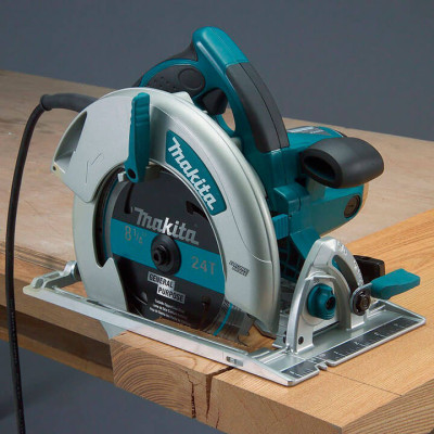 Ручная дисковая пила Makita 5008MG в картонной коробке Ручная дисковая пила Makita 5008MG в картонной коробке