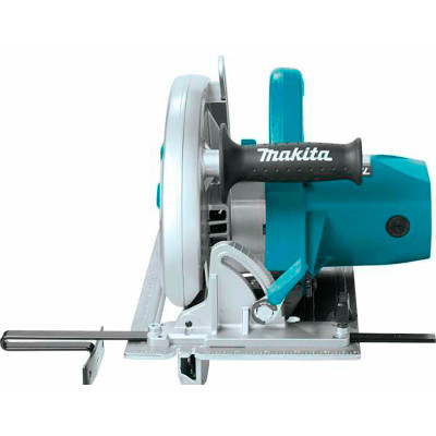 Ручная дисковая пила Makita HS0600 в картонной коробке Ручная дисковая пила Makita HS0600 в картонной коробке